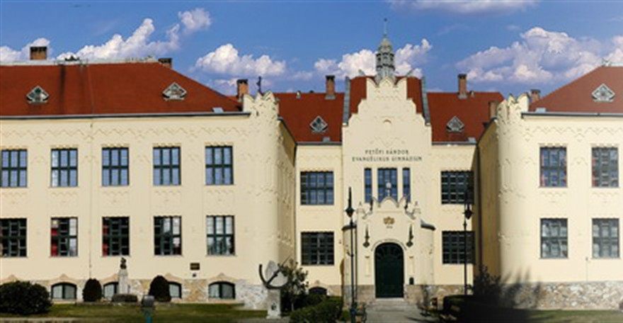 A gimnázium főépülete Bonyhádon